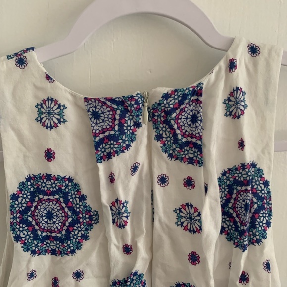 Medallion Romper - Picture 5 of 5